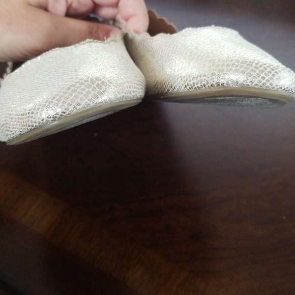 Athena Alexander Scallop Gold Ballet Flats - Picture 7 of 8